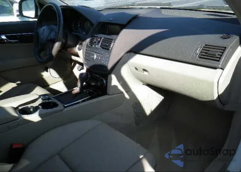 2009 Mercedes-Benz C300 4 Matic из США, поврежденный, VIN WDDGF81X39R045696